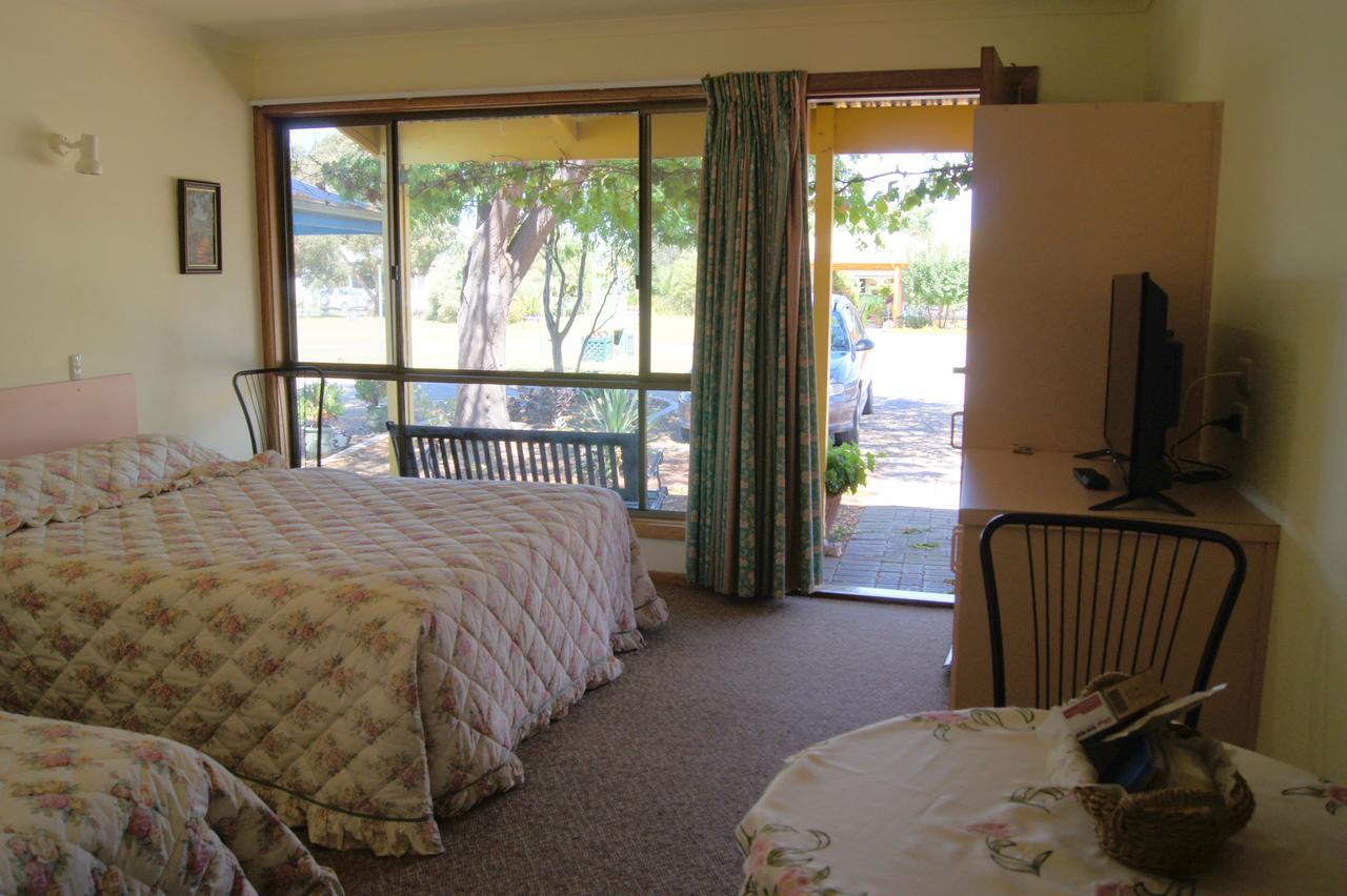 Milang Lakes Motel Exterior photo