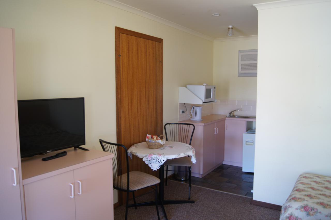 Milang Lakes Motel Exterior photo